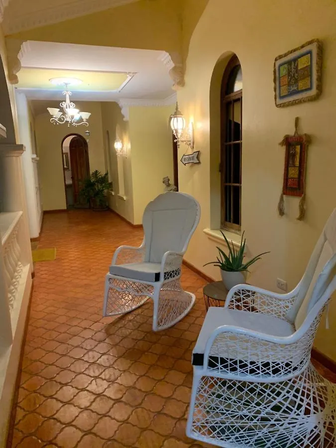 El Castillo Tropical Cabrera