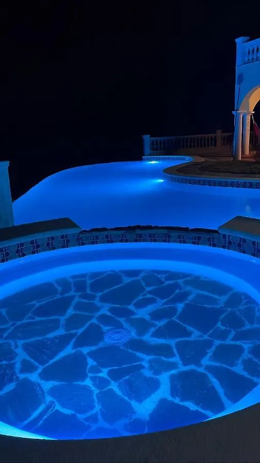 El Castillo Tropical Cabrera 0*,