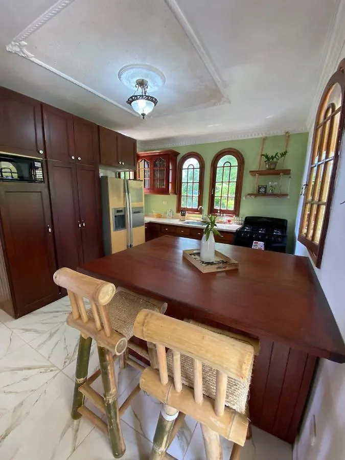 Homestay El Castillo Tropical Cabrera